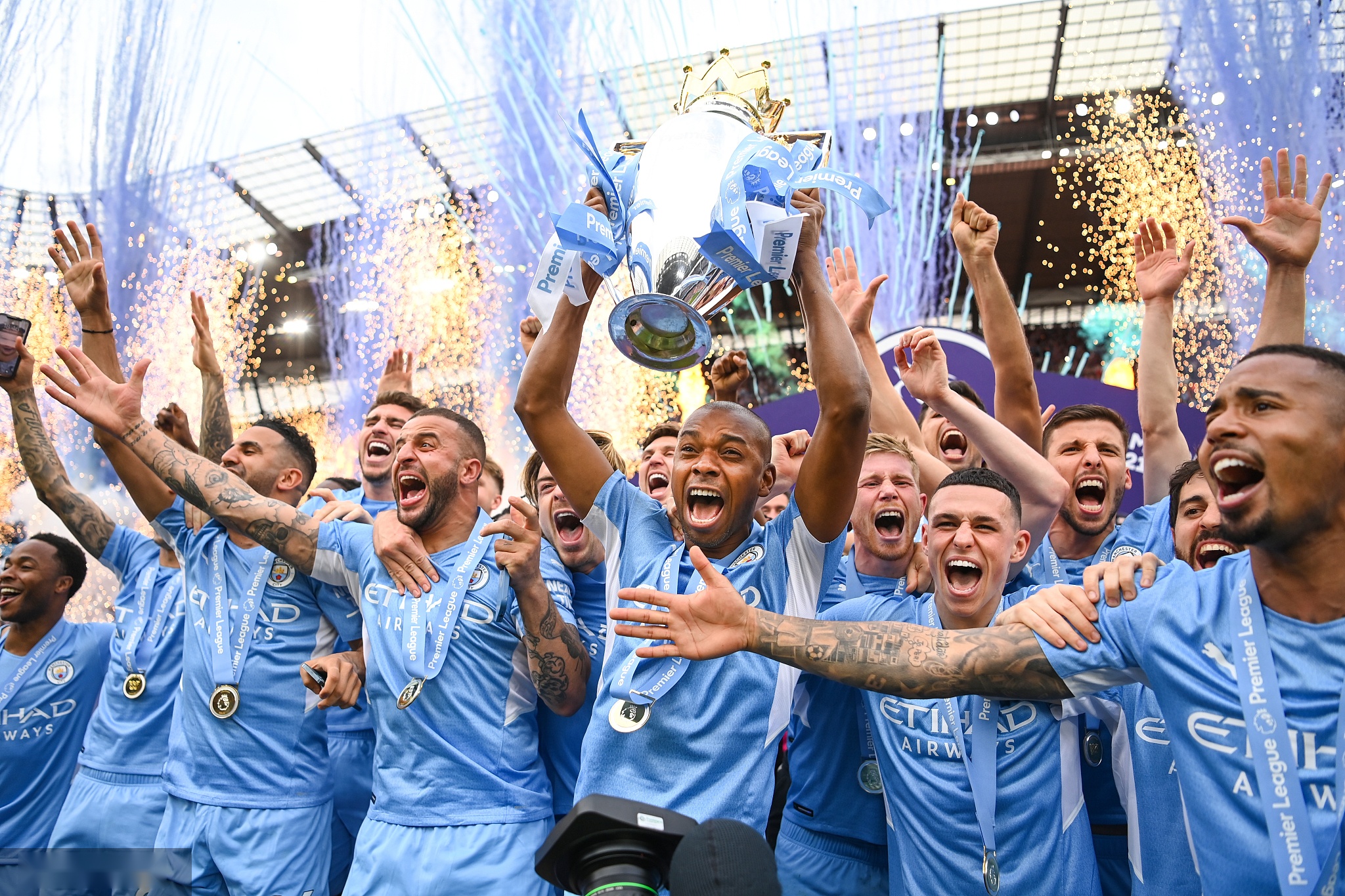 攻和防守两 攻和防守两